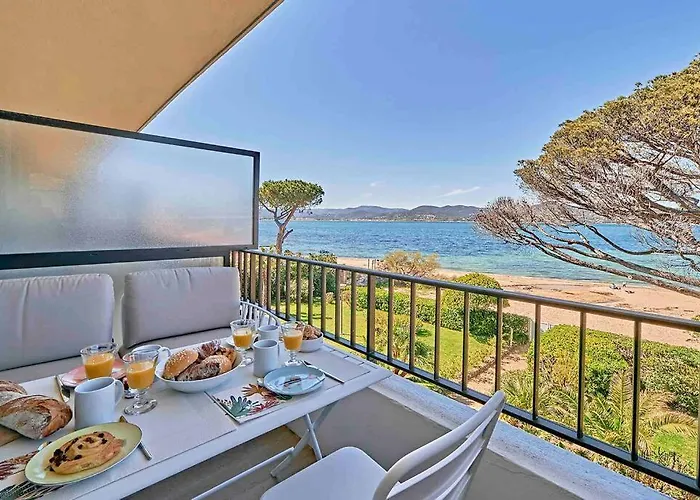 By The - Beautiful 2 Bedrooms - - Sea View - Garage דירה *