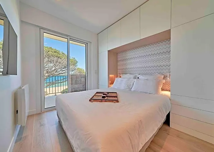 By The - Beautiful 2 Bedrooms - - Sea View - Garage * סן טרופז